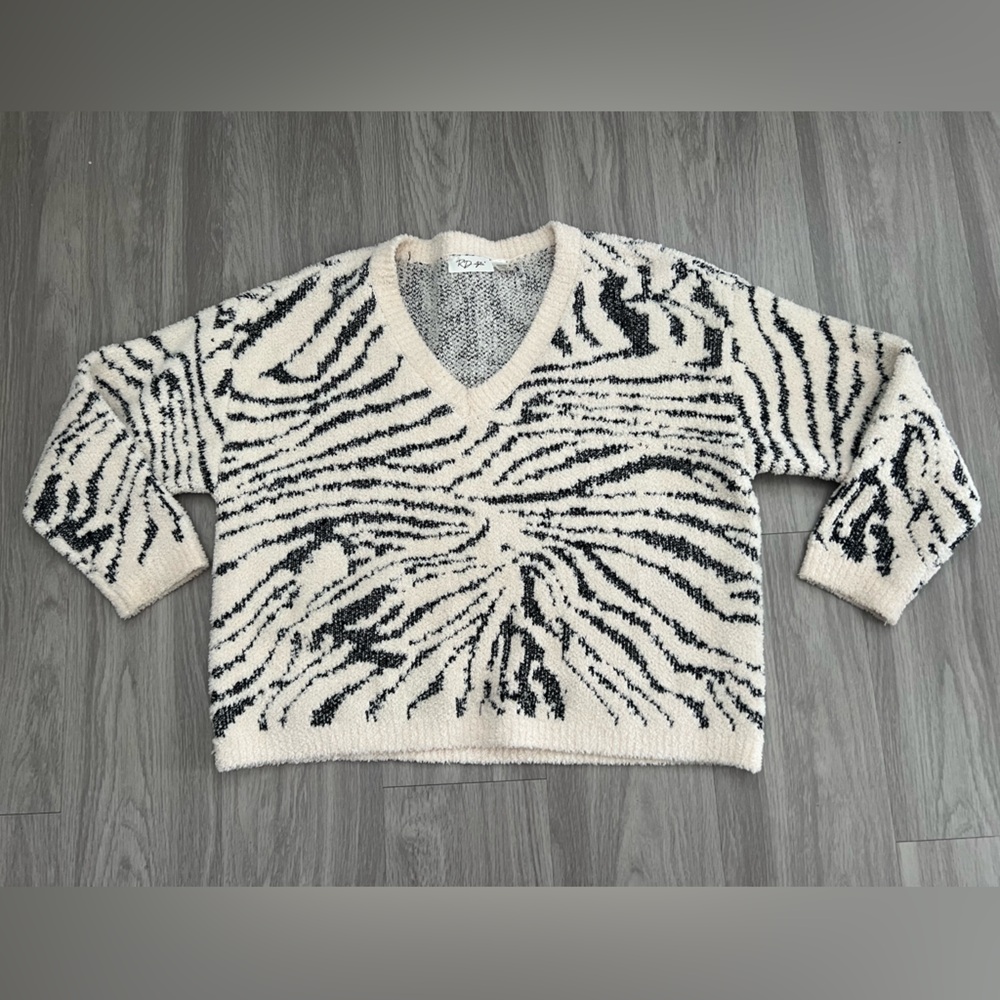 RD Style Zebra Animal Print Eyelash Knit Sweater Large Cream Black V Neck